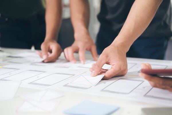 Quelles applications mobiles aident à suivre l'apport en fibres alimentaires pour les seniors ?